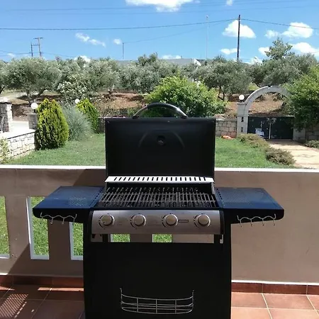 Nikis Kisamos *